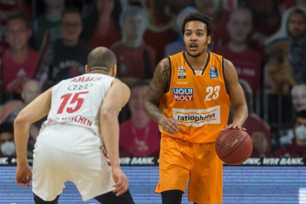 足球作为一 足球作为一